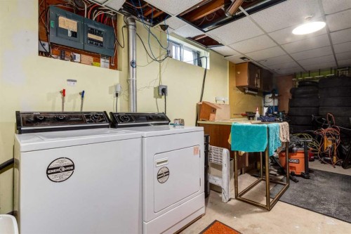 744 Hunterston Crescent Nw, Calgary, AB - Indoor Photo Showing Laundry Room