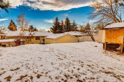 744 Hunterston Crescent Nw, Calgary, AB - Outdoor