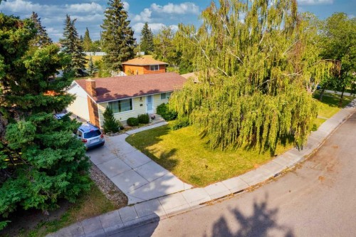 744 Hunterston Crescent Nw, Calgary, AB - Outdoor