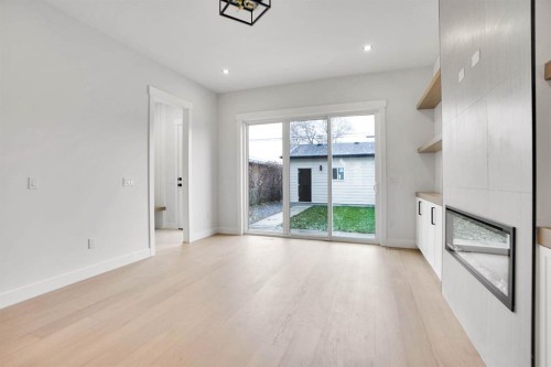 8528 47 Avenue Nw, Calgary, AB - Indoor Photo Showing Other Room