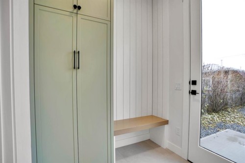 8528 47 Avenue Nw, Calgary, AB - Indoor Photo Showing Bathroom