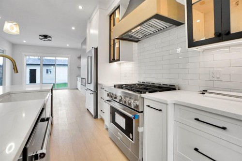 8528 47 Avenue Nw, Calgary, AB - Indoor Photo Showing Kitchen With Stainless Steel Kitchen With Upgraded Kitchen