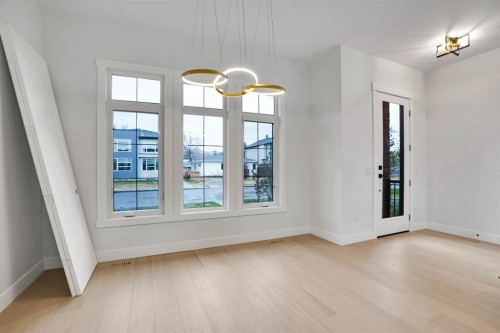 8528 47 Avenue Nw, Calgary, AB - Indoor Photo Showing Other Room