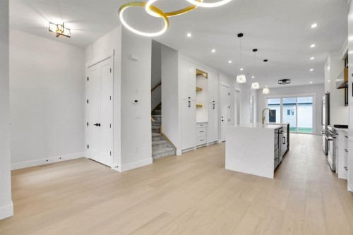 8528 47 Avenue Nw, Calgary, AB - Indoor