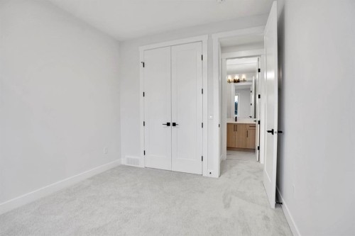 8528 47 Avenue Nw, Calgary, AB - Indoor Photo Showing Other Room