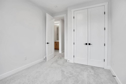 8528 47 Avenue Nw, Calgary, AB - Indoor Photo Showing Other Room