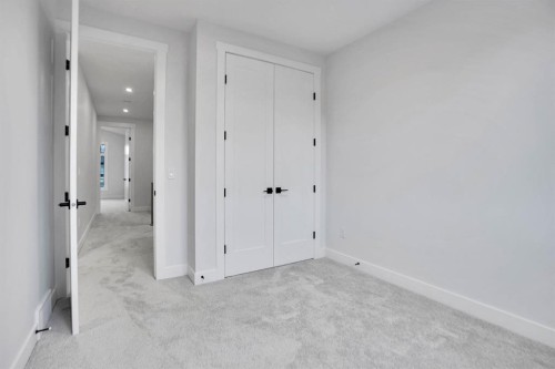 8528 47 Avenue Nw, Calgary, AB - Indoor Photo Showing Other Room