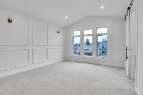 8528 47 Avenue Nw, Calgary, AB - Indoor Photo Showing Other Room