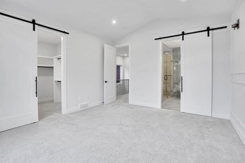 8528 47 Avenue Nw, Calgary, AB - Indoor Photo Showing Other Room