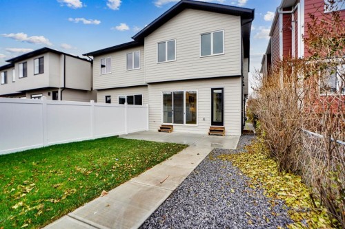8528 47 Avenue Nw, Calgary, AB - Outdoor