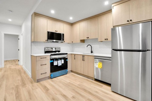 8528 47 Avenue Nw, Calgary, AB - Indoor Photo Showing Kitchen With Stainless Steel Kitchen