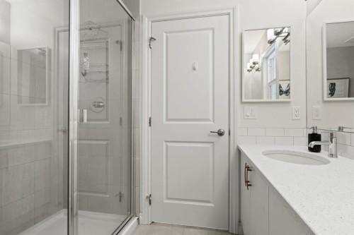 10 Emberside Link, Cochrane, AB - Indoor Photo Showing Bathroom