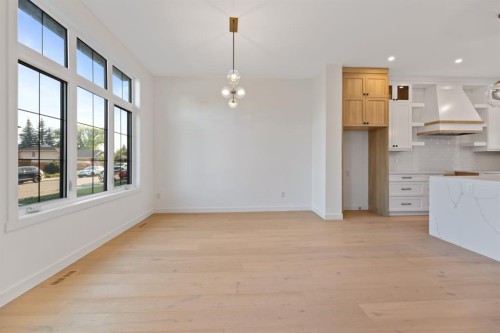 2436 30 Avenue Sw, Calgary, AB - Indoor Photo Showing Kitchen
