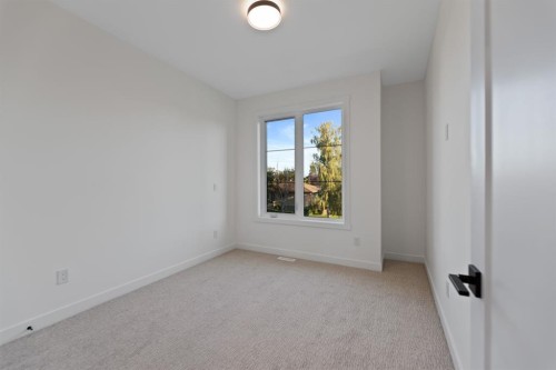 2436 30 Avenue Sw, Calgary, AB - Indoor Photo Showing Other Room