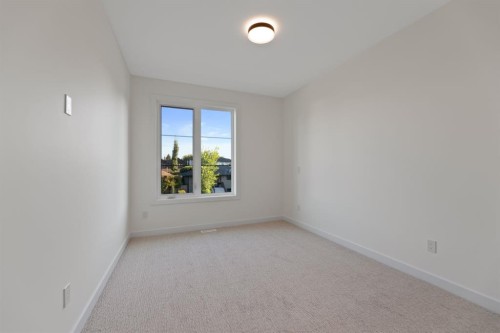 2436 30 Avenue Sw, Calgary, AB - Indoor Photo Showing Other Room