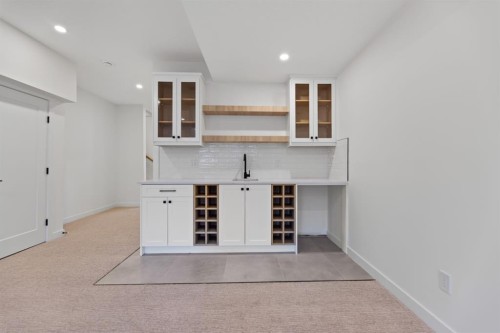 2436 30 Avenue Sw, Calgary, AB - Indoor Photo Showing Other Room