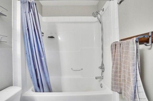 210 Cranberry Place Se, Calgary, AB - Indoor Photo Showing Bathroom