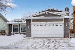 415 Templeton Road NE Calgary, AB T1Y 4L8