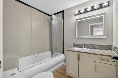 415 Templeton Road Ne, Calgary, AB - Indoor Photo Showing Bathroom