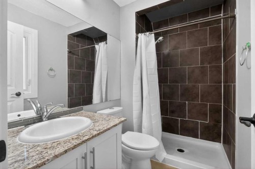 415 Templeton Road Ne, Calgary, AB - Indoor Photo Showing Bathroom