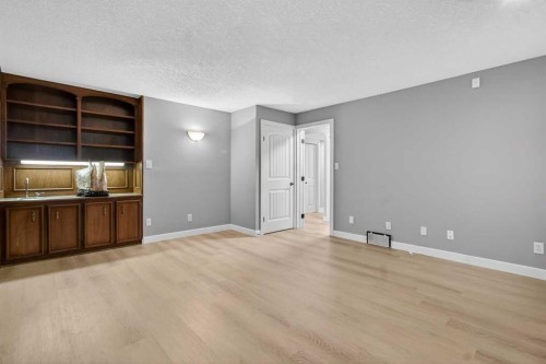 415 Templeton Road Ne, Calgary, AB - Indoor Photo Showing Other Room