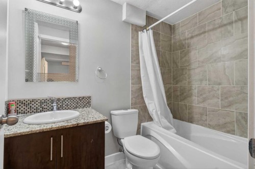 415 Templeton Road Ne, Calgary, AB - Indoor Photo Showing Bathroom