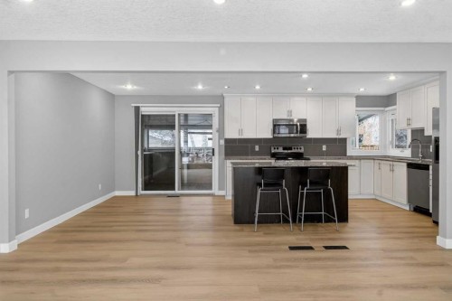 415 Templeton Road Ne, Calgary, AB - Indoor Photo Showing Kitchen With Stainless Steel Kitchen With Upgraded Kitchen