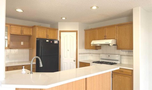 244 Los Alamos Place Ne, Calgary, AB - Indoor Photo Showing Kitchen