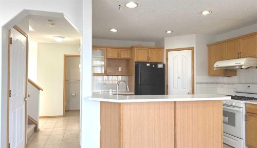 244 Los Alamos Place Ne, Calgary, AB - Indoor Photo Showing Kitchen