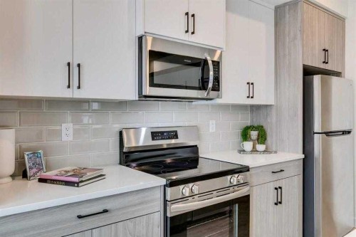72-2117 81St Street Sw, Calgary, AB - Indoor Photo Showing Kitchen With Upgraded Kitchen