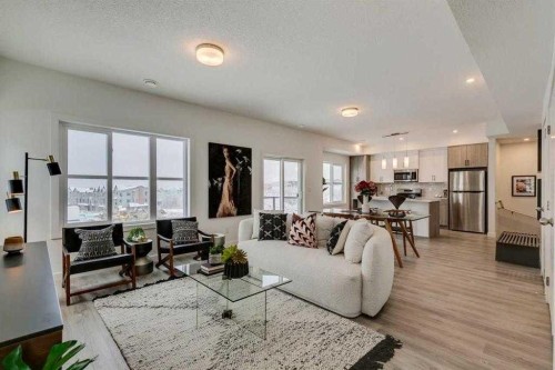 72-2117 81St Street Sw, Calgary, AB - Indoor Photo Showing Living Room