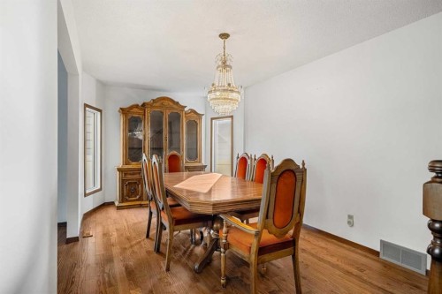 720 Parkvalley Road Se, Calgary, AB - Indoor Photo Showing Dining Room