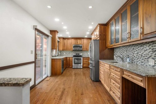 720 Parkvalley Road Se, Calgary, AB - Indoor Photo Showing Kitchen