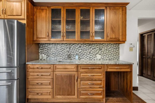 720 Parkvalley Road Se, Calgary, AB - Indoor Photo Showing Kitchen