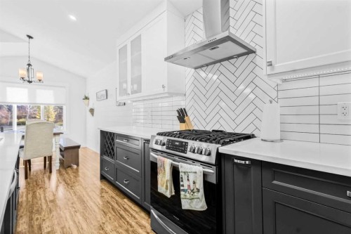 811 Boulder Creek Drive Se, Langdon, AB - Indoor Photo Showing Kitchen With Upgraded Kitchen