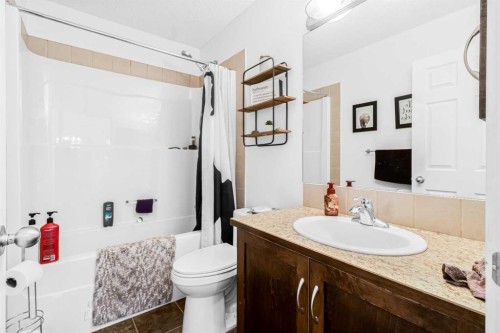 811 Boulder Creek Drive Se, Langdon, AB - Indoor Photo Showing Bathroom