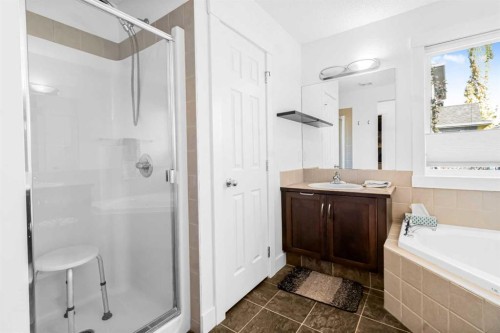 811 Boulder Creek Drive Se, Langdon, AB - Indoor Photo Showing Bathroom