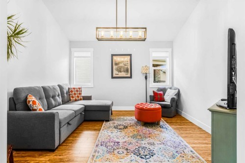 811 Boulder Creek Drive Se, Langdon, AB - Indoor Photo Showing Living Room