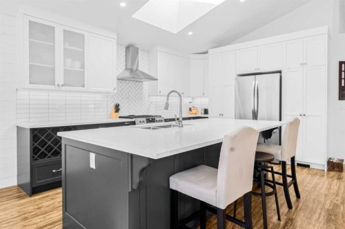 811 Boulder Creek Drive Se, Langdon, AB - Indoor Photo Showing Kitchen With Upgraded Kitchen