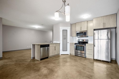 D-204 6 Avenue, Strathmore, AB - Indoor Photo Showing Kitchen