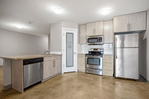 D-204 6 Avenue, Strathmore, AB - Indoor Photo Showing Kitchen