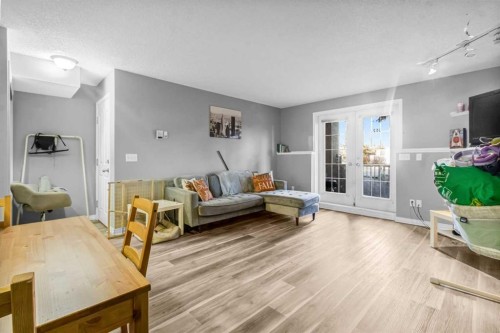 102-139 26 Avenue Nw, Calgary, AB - Indoor Photo Showing Living Room
