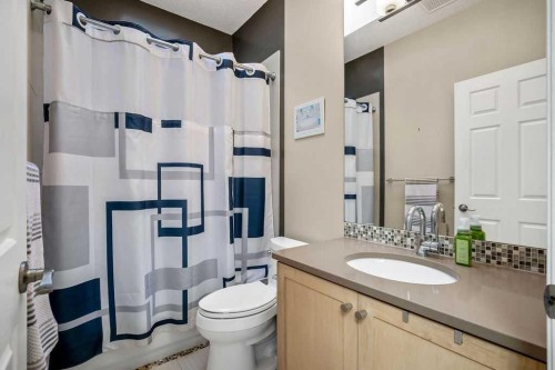 47 28 Avenue Sw, Calgary, AB - Indoor Photo Showing Bathroom