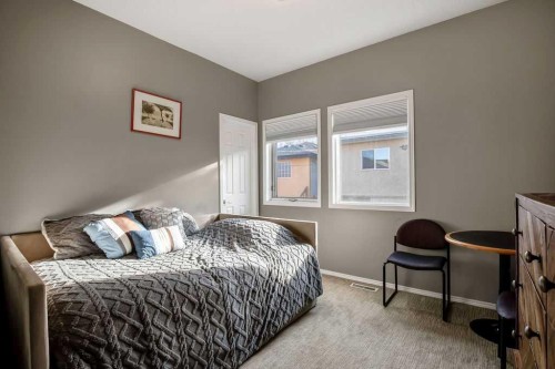 47 28 Avenue Sw, Calgary, AB - Indoor Photo Showing Bedroom