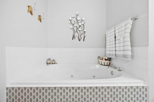 127 Invermere Close, Chestermere, AB - Indoor Photo Showing Bathroom