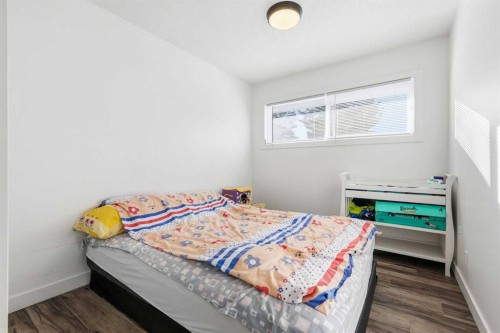69 Harrow Crescent Sw, Calgary, AB - Indoor Photo Showing Bedroom