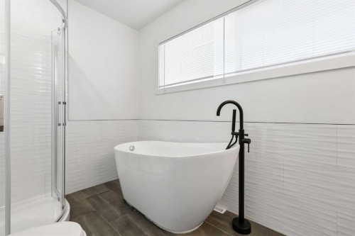 69 Harrow Crescent Sw, Calgary, AB - Indoor Photo Showing Bathroom
