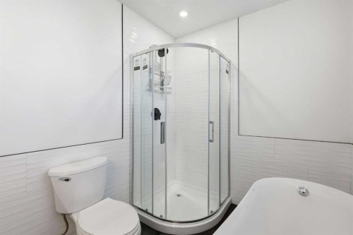 69 Harrow Crescent Sw, Calgary, AB - Indoor Photo Showing Bathroom