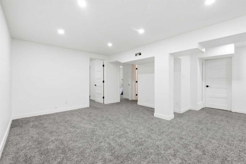 69 Harrow Crescent Sw, Calgary, AB - Indoor Photo Showing Other Room