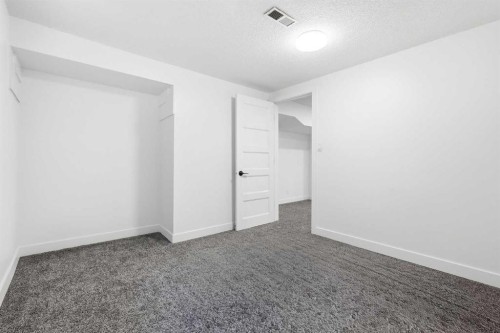 69 Harrow Crescent Sw, Calgary, AB - Indoor Photo Showing Other Room